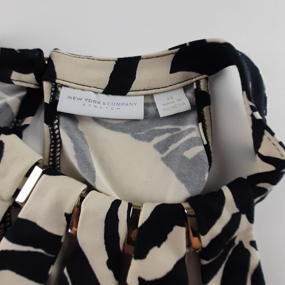 New York & Company Floral Print Top - Picture 5 of 7